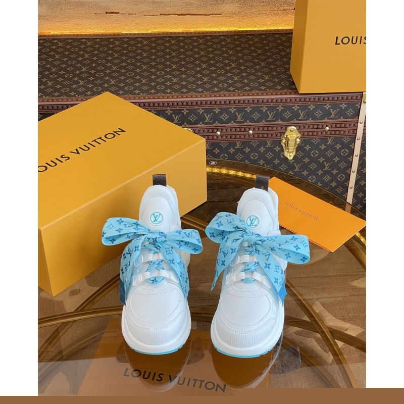 l**is V*t*n sneakers